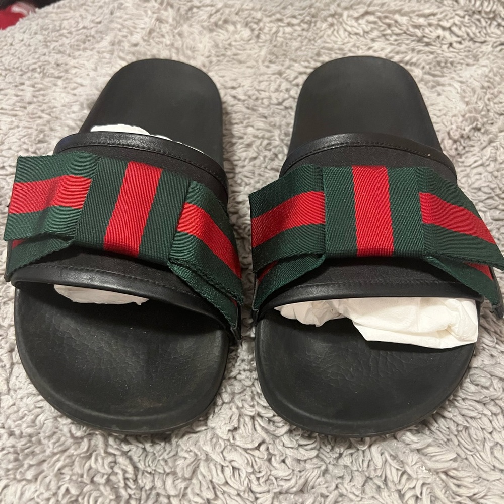 Black Women’s Gucci Sandals With Striped Bow